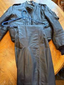 lot 27 image: Hein Gericke Leather Bomber Jacket Size 34 Quilted Lining