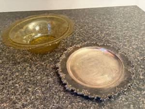 lot 37 image: Vintage Etched Amber Glass Bowl and Elise Silverplate Tray Set