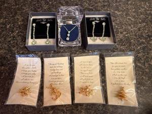 lot 39 image: Collection of Gold Tone Vintage Brooches and Rhinestone Jewelry in Gift Boxes