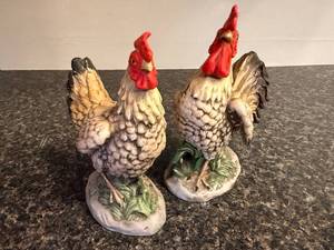 lot 40 image: Homco Porcelain Rooster and Hen Figurines, Made in Japan