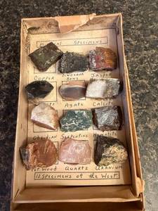 lot 59 image: Vintage Boxed Collection of 12 Mineral and Rock Specimens