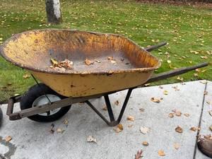 lot 70G image: Used Heavy-Duty Metal Wheelbarrow with Single Pneumatic Tire