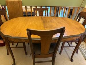 lot 71 image: Antique Wooden Dining Table with 4 Chairs and 18-Inch Leaf