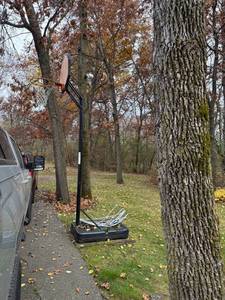 lot 71G image: Huffy Adjustable Height Portable Basketball Hoop