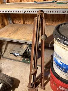 lot 73G image: Vintage 1950s Car Bumper Jack with Cast Iron Base