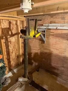 lot 74G image: Heavy-Duty Engine Stand with Rotating Mount