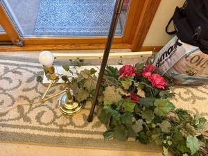 lot 75 image: Brass Wall Lamp with Decorative Floral Garland and Curtain Rod