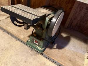 lot 77G image: Central Machinery 4 inch Belt and Disc Sander Model 94096