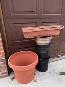 lot 84G image: Collection of Assorted Outdoor Garden Pots and Planters