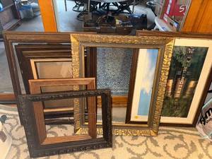 lot 85 image: Collection of 5 Vintage Wooden Picture Frames with Ornate Details