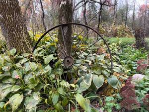 lot 86G image: Antique Steel Wagon Wheel with Spokes