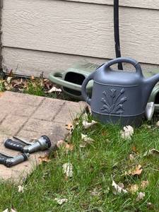 lot 87G image: Garden Hose Set with Watering Can and Spray Nozzles