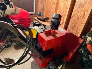 lot 91G image: Toro 824 Gas Snowblower with Chains and Shovel