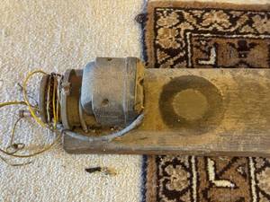 lot 146 image: Vintage John Deere 1930s Magneto Electric Motor with Mounting Bracket