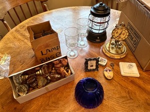 lot 16 image: Mixed Vintage Decor Lot with Kundo Anniversary Clock, Lantern, and Collectibles