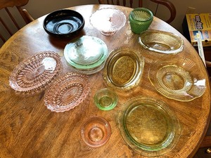 lot 19 image: Vintage Depression Glass and Art Glass Dish Collection - Pink, Green, Amber, and Black