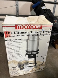 lot 45G image: Morrone Ultimate Turkey Fryer and Deluxe Seafood Boiler with Bailing Basket