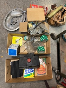 lot 62G image: Automotive and Garage Tool Lot with Hydraulic Jack, Hardware, and Accessories