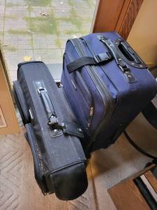 lot 125 image: Set of 2 Prestige Softside Wheeled Suitcases