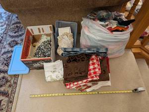 lot 16U image: Assorted Fabric, Linens, Lace, and Craft Textiles Lot