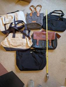 lot 28U image: Lot of 6 Travel and Tote Bags with Lands End and Baggallini