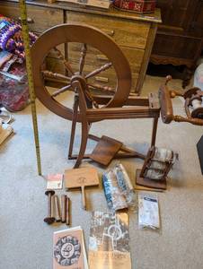 lot 30U image: Ashford Traditional Spinning Wheel with Accessories and Manuals