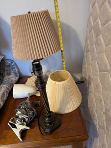 lot 32U image: Collection of 3 Table Lamps with Shades and Adjustable Clip-On Lamp