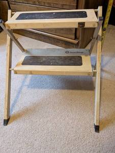 lot 36U image: B&D Stowaway 2-Step Folding Step Stool
