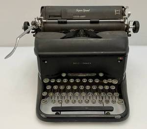 lot 1 image: Antique Smith & Corona Typewriter