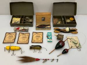 lot 33 image: Antique Fishing Tackle, Wooden Lures, Bobbers And More