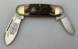 lot 71 image: Vintage Smith And Wesson Fifth Ace Double Blade Pocket Knife #272   2 x 2 78