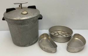 lot 84 image: Vintage WARDS New Supreme Heavy Duty Pressure Cooker
