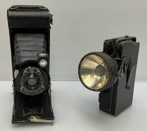 lot 114 image: USA Air Force 1942 Headlamp Typec A-3 WWII And Wartime Kodak Camera
