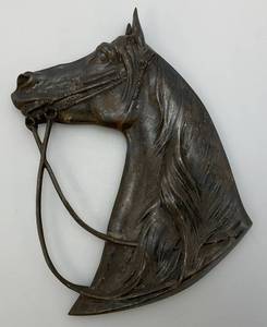 lot 148 image: Vintage Casted Metal Horse Head Gate Emblem 6 34 x 9 12