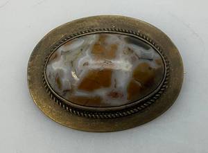 lot 204 image: Vintage Agate Brooch 1 14 x 1 12