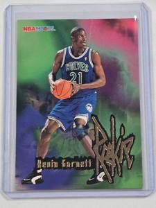 lot 72 image: Kevin Garnett Rookie 1995-6 SkyBox NBA Hoops #272 - Minnesota Timberwolves Basketball Card
