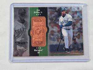 lot 137 image: Ken Griffey Jr. 1998 Upper Deck SPX Copper #130 and Numbered 40099000 - Seattle Mariners Baseball Card