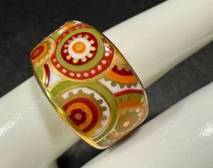 lot 10AK image: Bernardaud Be Bold Over Disque Vert Mousse Porcelain Ring Size 6