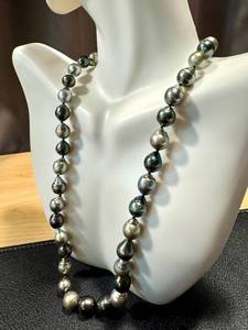 lot 11AC image: 18 Inch Tahitian Baroque Pearl Necklace with 14K White Gold Diamond Clasp