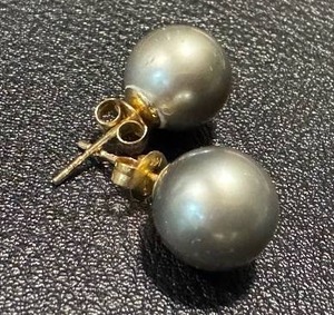lot 12AC image: Pair of Gray Pearl Stud Earrings with 14k Gold Posts and Backs