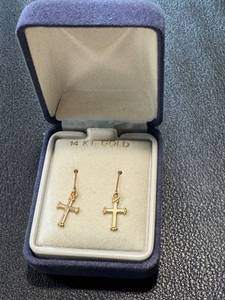 lot 19NP image: 14K Gold Cross Dangle Earrings in Gift Box