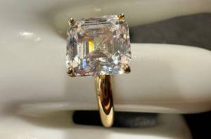 lot 23AC image: 14k Gold Ring with Large CZ Stone, Size 7