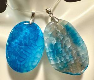lot 33MA image: Set of 2 Dyed Dragon Vein Agate Pendants Blue Tones