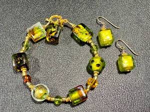 lot 36AK image: Art Glass Bead Bracelet and Earring Set, 7.5 Inch Bracelet