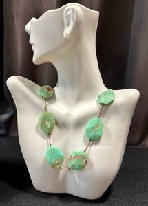 lot 38AK image: Carved Chrysoprase Gemstone Necklace 20 Inch