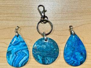 lot 40MA image: Set of 3 Dyed Blue Lace Agate Pendants with Toggles