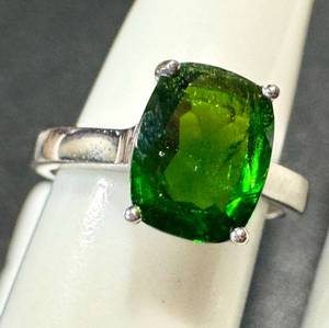 lot 41AC image: Size 7 Sterling Silver Ring with Large Green Gemstone