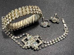 lot 47GS image: Vintage Rhinestone Jewelry Set with Bracelet, Brooch, and Screw Back Earrings