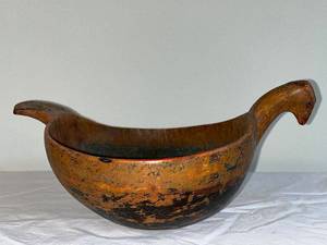 lot 4 image: Antique Norwegian Hand-Carved Drinking Bowl with Bird Handle