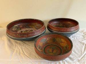 lot 9 image: Set of 3 Vintage Norwegian Rosemaling Painted Wooden Bowls